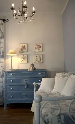 Üç Kişilik Oda, Sigara İçilmez