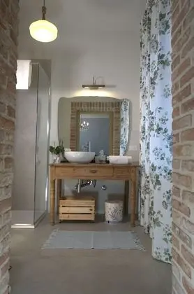 Üç Kişilik Oda, Sigara İçilmez