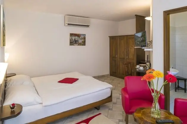 Classic Tek Büyük Yataklı Oda