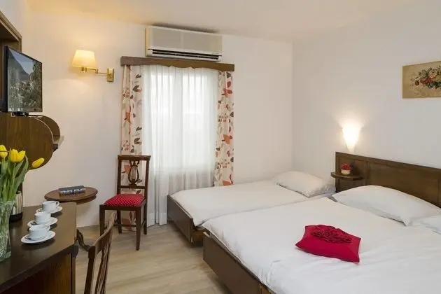 Classic Üç Kişilik Oda