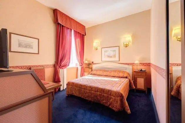 Classic Tek Büyük Yataklı Oda