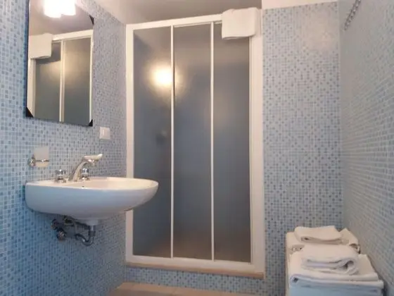 Tek Büyük veya İki Ayrı Yataklı Oda (ground floor)
