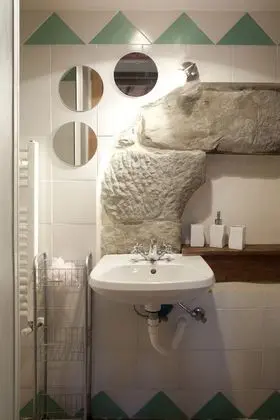 Tek Büyük veya İki Ayrı Yataklı Oda, Küçük Mutfak