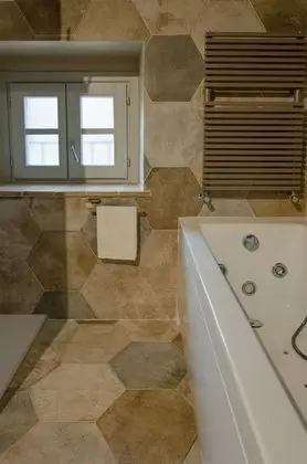 Junior Stüdyo Süit, Sıcak Su Havuzu