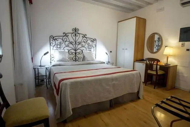 Comfort Tek Büyük Yataklı Oda