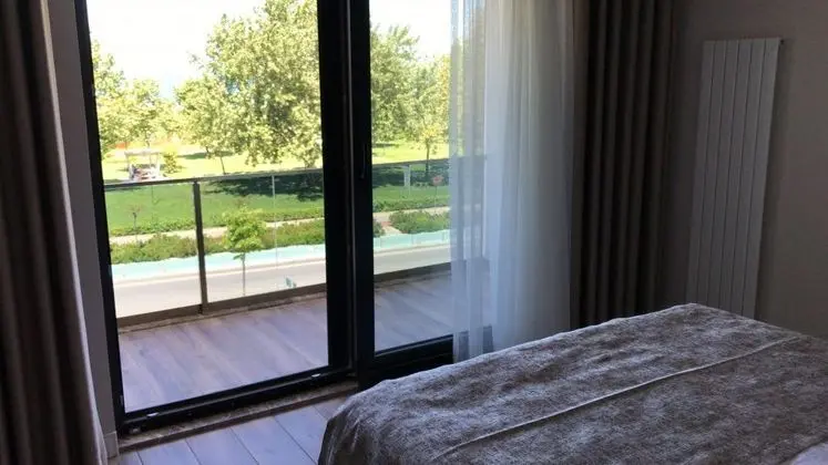 Göl Manzaralı Standard