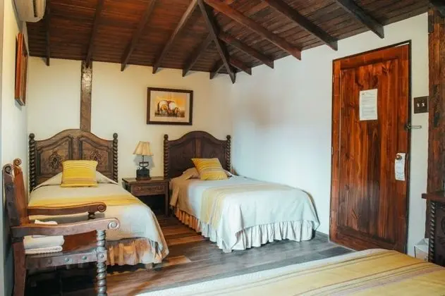 Triple Colonial Room