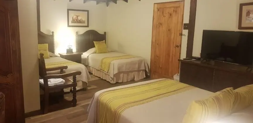 Triple Colonial Room