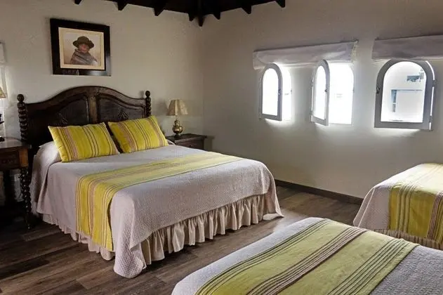 Triple Colonial Room