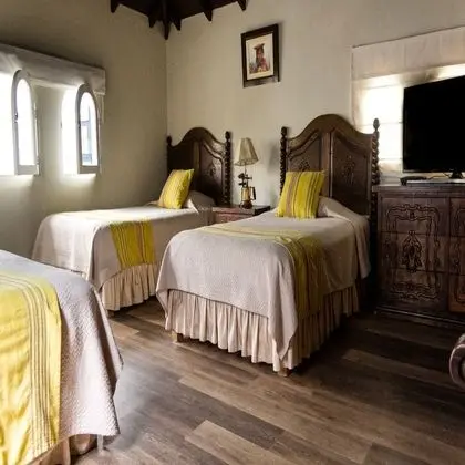 Triple Colonial Room