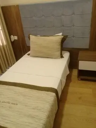 Tek Kişilik, Şehir Manzaralı