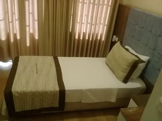 Tek Kişilik, Şehir Manzaralı