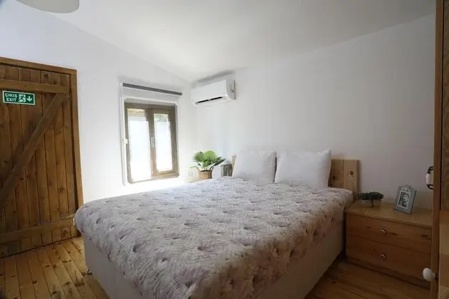 Üç Kişilik Oda