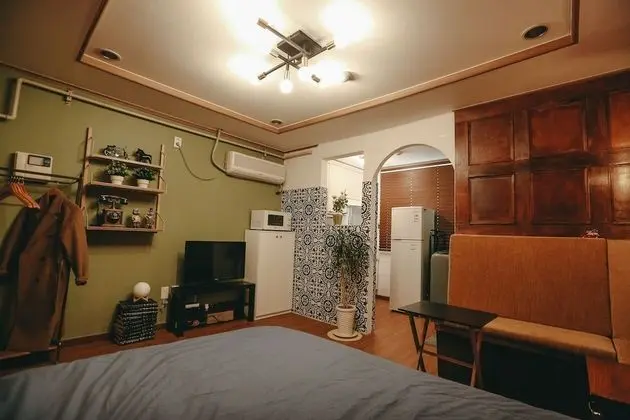 Ev (Antique House)