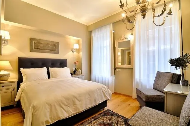 Luxury Tek Büyük Yataklı Oda