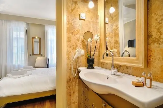 Luxury Tek Büyük Yataklı Oda
