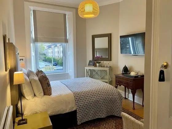 Tek Büyük Yataklı Oda, Banyolu/Duşlu