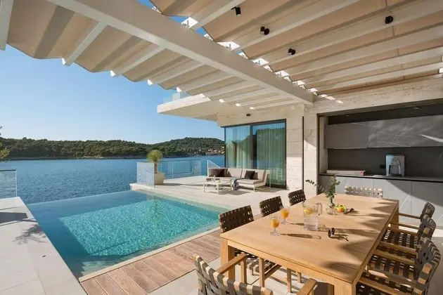 Villa, Engellilere Uygun, Sigara İçilebilir