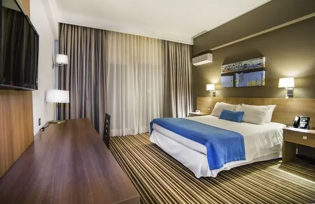 Oda, 1 Çift Kişilik Yatak, Şehir Manzaralı