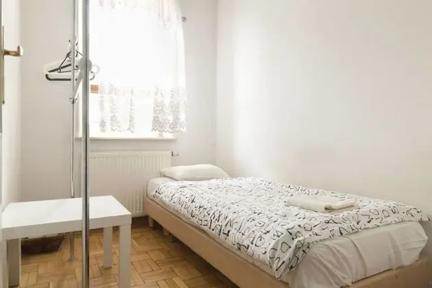 Tek Kişilik Oda, Sigara İçilmez, Ortak Banyo