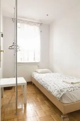 Tek Kişilik Oda, Sigara İçilmez, Ortak Banyo