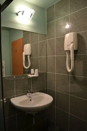 Economy Tek Büyük veya İki Ayrı Yataklı Oda (Attic)