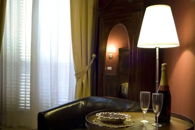 Classic Oda, 1 Büyük (Queen) Boy Yatak