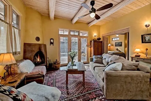 Ev (Antonia - Stylish Retreat, blocks fro)