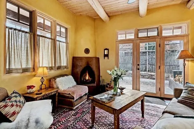 Ev (Antonia - Stylish Retreat, blocks fro)