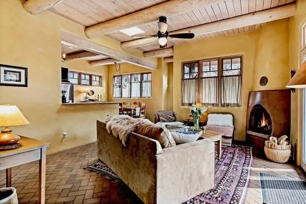 Ev (Antonia - Stylish Retreat, blocks fro)