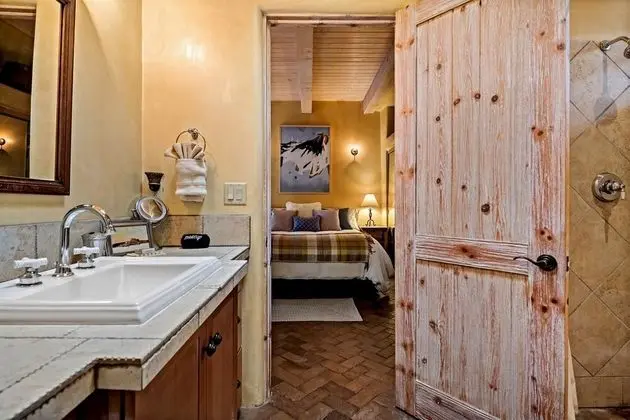 Ev (Antonia - Stylish Retreat, blocks fro)
