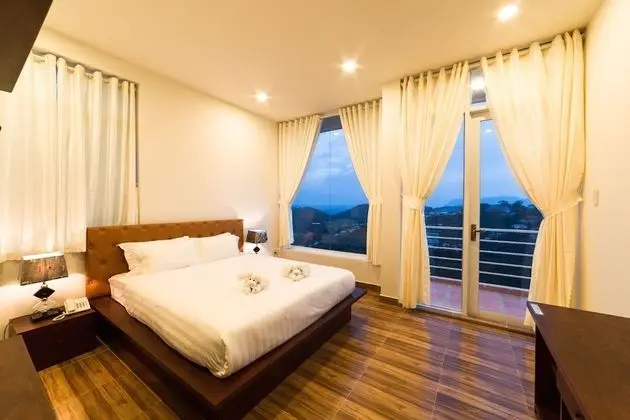 Deluxe Tek Büyük Yataklı Oda, 1 Büyük (Queen) Boy Yatak, Balkon, Dağ Manzaralı
