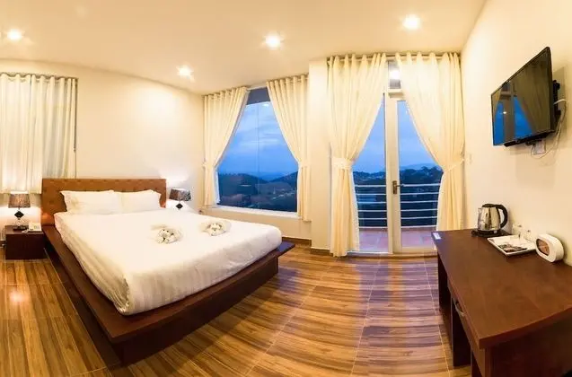 Deluxe Tek Büyük Yataklı Oda, 1 Büyük (Queen) Boy Yatak, Balkon, Dağ Manzaralı