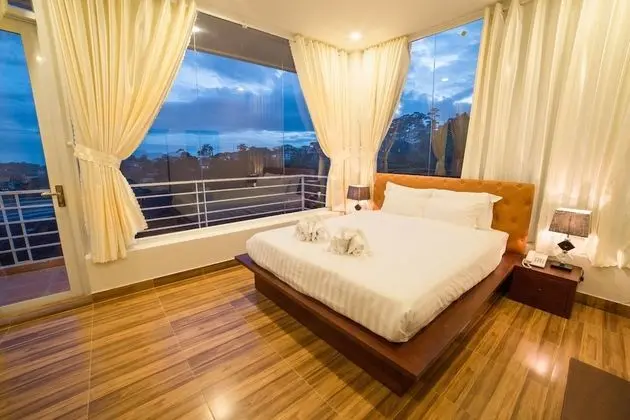 Deluxe Tek Büyük Yataklı Oda, 1 Büyük (Queen) Boy Yatak, Balkon, Dağ Manzaralı