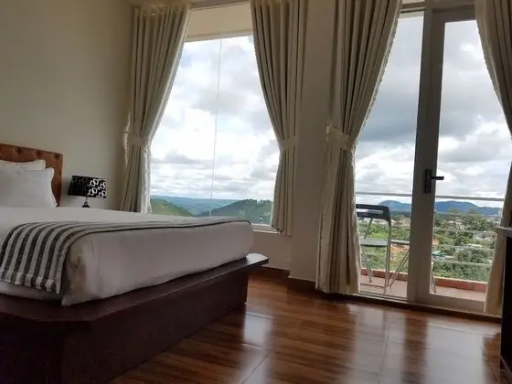 Deluxe Tek Büyük Yataklı Oda, 1 Büyük (Queen) Boy Yatak, Balkon, Dağ Manzaralı