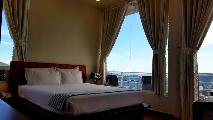 Deluxe Tek Büyük Yataklı Oda, 1 Büyük (Queen) Boy Yatak, Balkon, Dağ Manzaralı