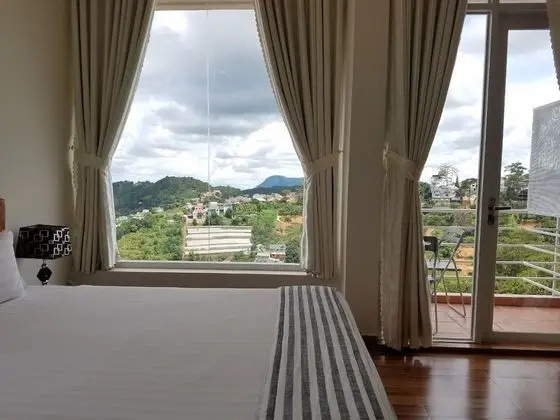 Deluxe Tek Büyük Yataklı Oda, 1 Büyük (Queen) Boy Yatak, Balkon, Dağ Manzaralı