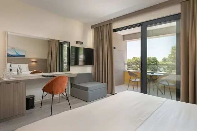 Superior Double Room with Balcony (2 Adults + 1 Child)