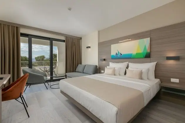 Superior Double Room with Balcony (2 Adults + 1 Child)
