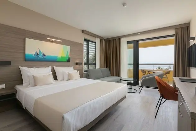 Superior Double Room with Balcony and Sea View