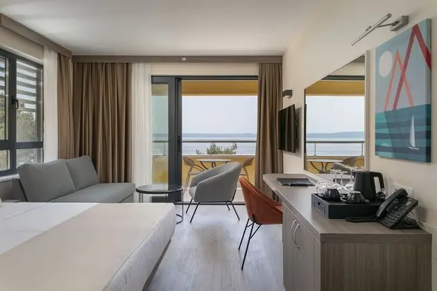 Superior Double Room with Balcony and Sea View