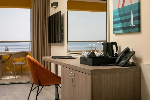 Superior Double Room with Balcony and Sea View