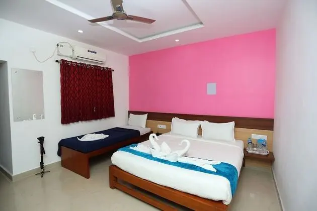 Deluxe Üç Kişilik Oda, 1 En Büyük (King) Boy Yatak ve Çekyat, Sigara İçilmez, Şehir Manzaralı