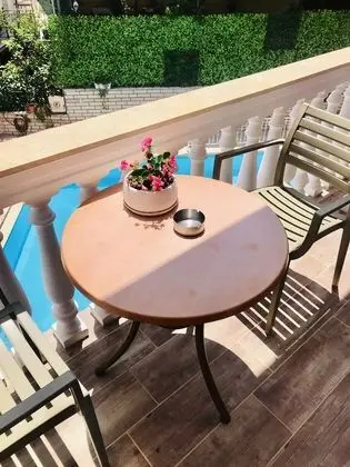 Superior Stüdyo, Havuz Manzaralı