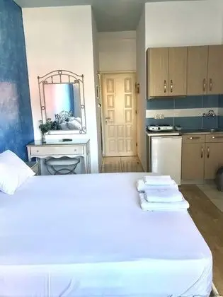 Superior Stüdyo, Havuz Manzaralı