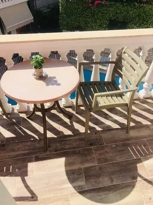 Superior Stüdyo, Havuz Manzaralı