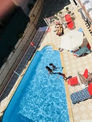 Superior Stüdyo, Havuz Manzaralı