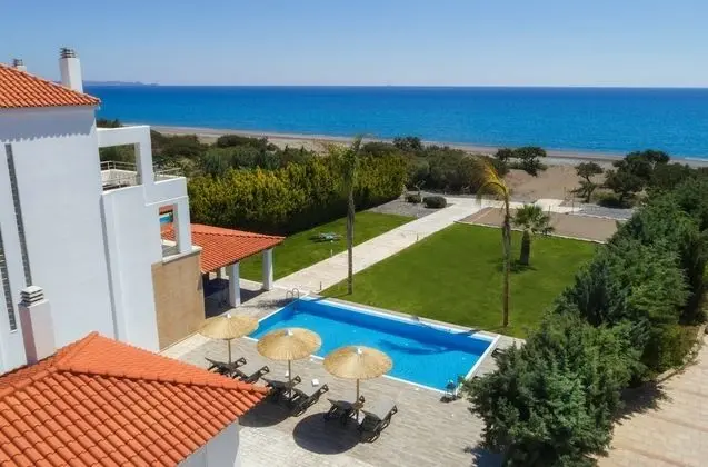 Superior Villa, 4 Yatak Odası, Kişiye Özel Havuzlu, Denize Sıfır