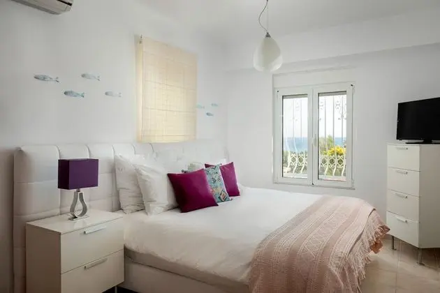 Superior Villa, 4 Yatak Odası, Kişiye Özel Havuzlu, Denize Sıfır