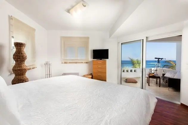 Superior Villa, 4 Yatak Odası, Kişiye Özel Havuzlu, Denize Sıfır